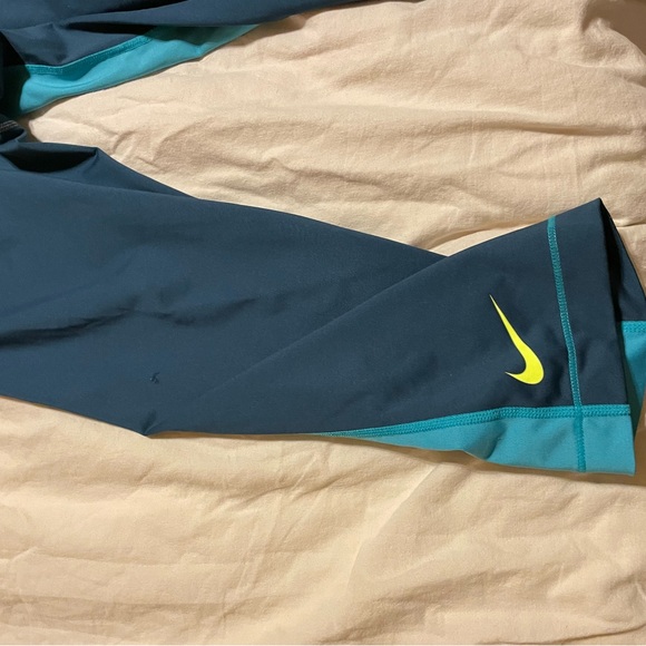 Nike pro capris - Picture 4 of 5